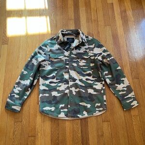 NWT David Bitton Buffalo Camo Print Shacket Medium READ DEFECT